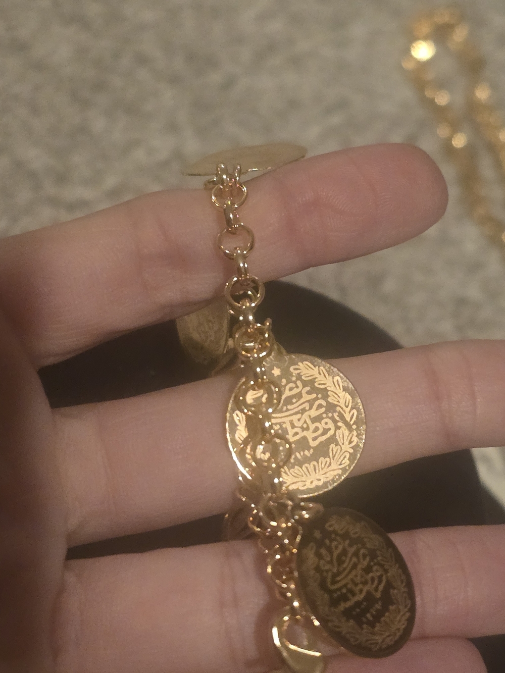 22kgp Dubai Elegant Gold-Tone Women's Bracelet with Filigree Medallion - Picture 8 of 12